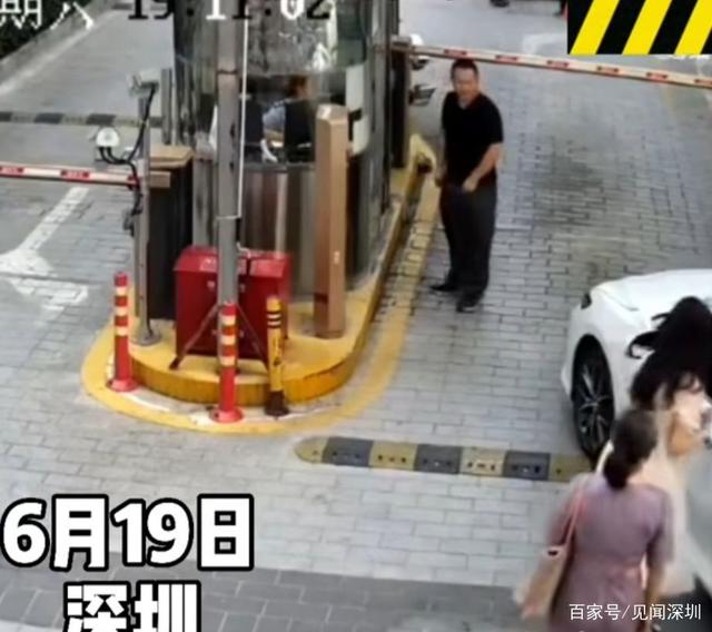 又是油門當(dāng)剎車，深圳女司機(jī)剛啟動(dòng)就撞翻崗?fù)?，女保安員骨折受傷